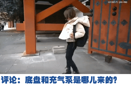 好笑的动图图片：到底说了什么，好想知道！