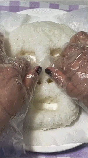 爆笑GIF：自己开车把自己给撞了？