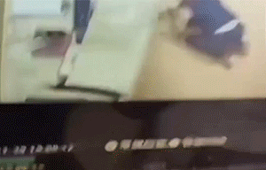 爆笑GIF：自己开车把自己给撞了？