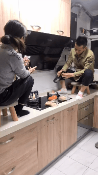 有趣的GIF：工资多少才能买得起这个？