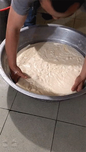 爆笑GIF：这以后分家了也方便，你一块我一块