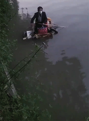 爆笑GIF：这以后分家了也方便，你一块我一块