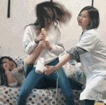 搞笑动图图片：现在做核酸门槛这么高吗？