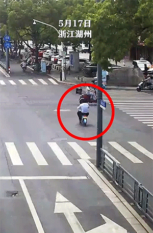 有趣的动图GIF：孩子妈妈，你是不是忘了点什么