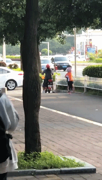 有趣的动图GIF：孩子妈妈，你是不是忘了点什么