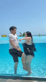 搞笑GIF：舔狗是没有未来的