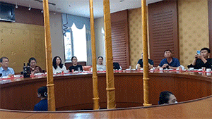 搞笑GIF：舔狗是没有未来的