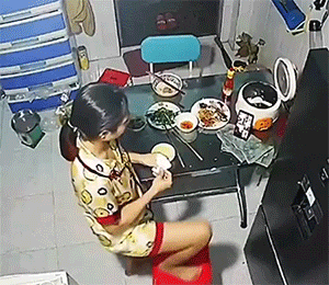 搞笑GIF：舔狗是没有未来的