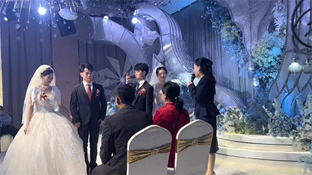 搞笑动图图片：这样的人渣，还有女朋友