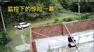 搞笑GIF：监控下的惊奇一幕幕！
