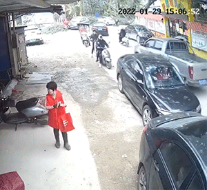 搞笑GIF：监控下的惊奇一幕幕！