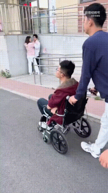 爆笑的GIF:想逃却逃不掉!哈哈哈!