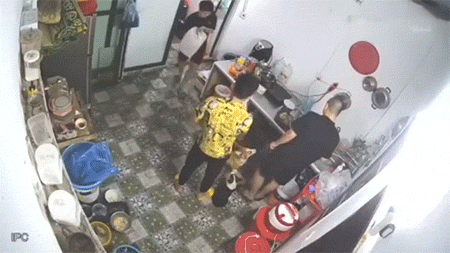 爆笑的GIF:想逃却逃不掉!哈哈哈!