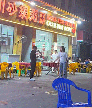 搞笑动图图片:几个破表情,居然演出一场大戏