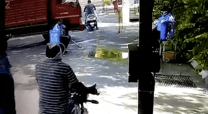 搞笑GIF：啊这……100%杀灭病毒！