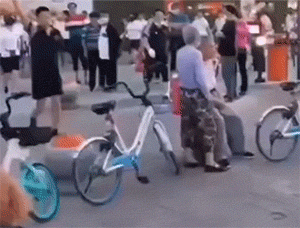 搞笑GIF：啊这……100%杀灭病毒！