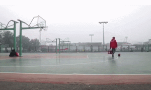 搞笑有趣的GIF：女朋友煮的玉米就是不一样