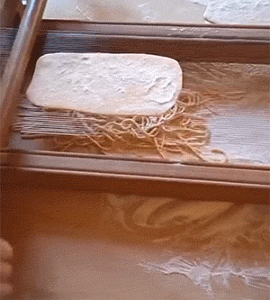 搞笑有趣的GIF：女朋友煮的玉米就是不一样