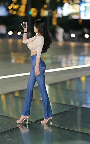 美女内涵动态图：这身材，西裤穿出比基尼的效果 美女动图 第6张