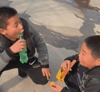 有意思的GIF:民警劝说半天不下来,直到特警出现……