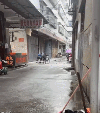 有意思的GIF:民警劝说半天不下来,直到特警出现……