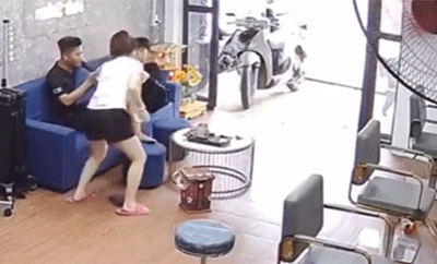 有意思的GIF:民警劝说半天不下来,直到特警出现……