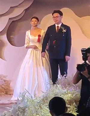 婚礼典礼上投篮GIF，这沙雕行为已经控制不住了！