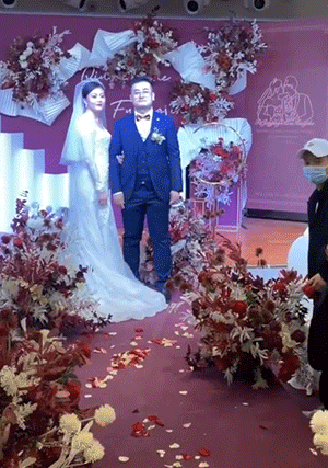 婚礼典礼上投篮GIF，这沙雕行为已经控制不住了！