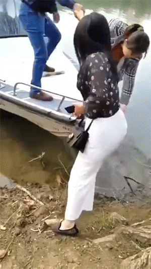 搞笑GIF：这反应能力可还行？