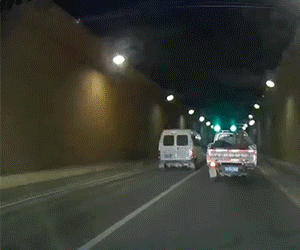 搞笑GIF：这反应能力可还行？