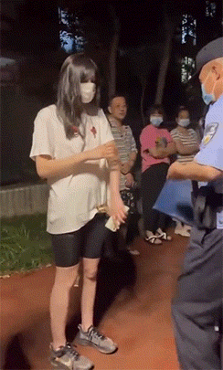 搞笑GIF：这反应能力可还行？