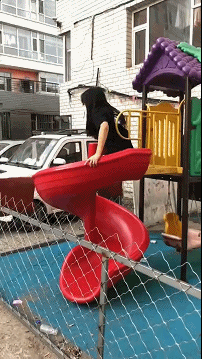搞笑GIF：这反应能力可还行？