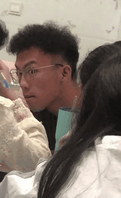 欢乐的GIF动图：狗子都比我快乐...