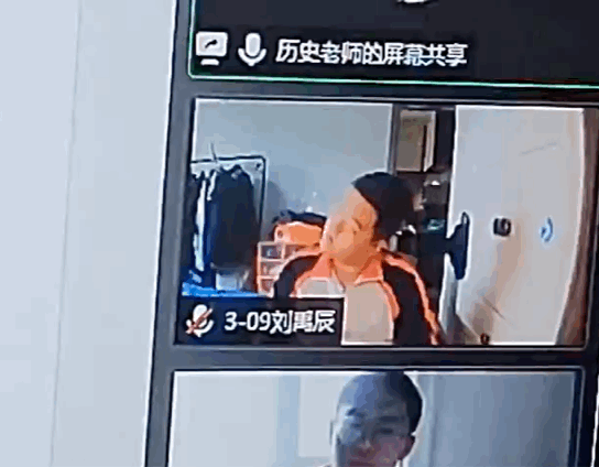 搞笑的动态图：神奇的一幕~
