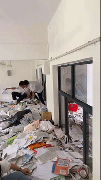 搞笑动图GIF：一根叫香蕉，四根叫什么？