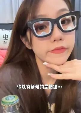 搞笑GIF图：这表情比杀猪还多变！