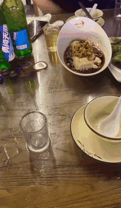 搞笑GIF图：这表情比杀猪还多变！