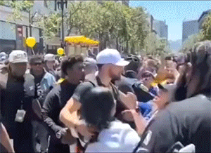 爆笑的GIF动图：这次非跟你拼个不是你断，就是我断