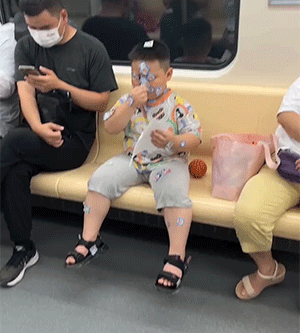 爆笑的GIF动图：这次非跟你拼个不是你断，就是我断