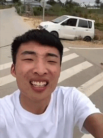 爆笑动图：太需要这个标了，很难不靠近看清楚啊！
