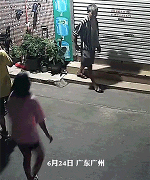 爆笑动图：太需要这个标了，很难不靠近看清楚啊！