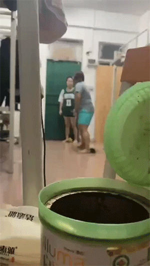 搞笑的GIF：这比广场舞还占地方，不过比广场舞好玩！