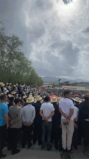 爆笑GIF：这就是你男朋友晚上的表现，一碰就爆