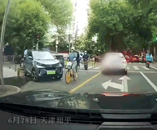爆笑GIF：这就是你男朋友晚上的表现，一碰就爆