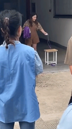 爆笑GIF：这就是你男朋友晚上的表现，一碰就爆