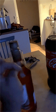 爆笑GIF：这就是你男朋友晚上的表现，一碰就爆