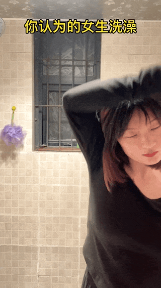 爆笑GIF图:小朋友能有什么坏心思,只是想证明我的饭吃完了