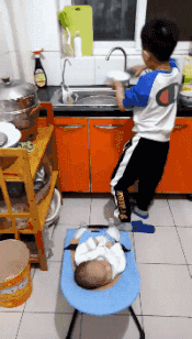 搞笑动图:倒霉的时候,努力也没用