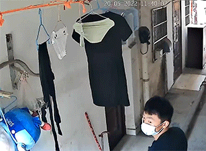 雷人GIF图：太变态了，不知道到处都是监控吗？