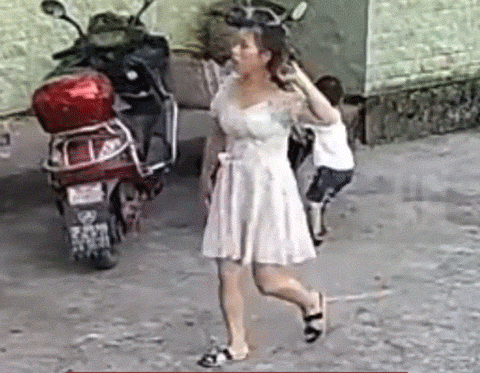 精彩GIF动图：这入水姿势，不是练游泳的我不信